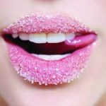 Tẩy tế bào chết trên môi