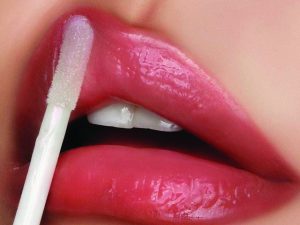 Tẩy tế bào chết trên môi đẹp tự nhiên